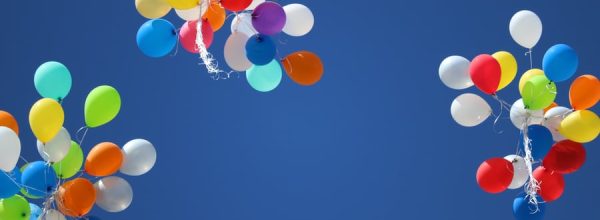 Ballons volant dans le ciel